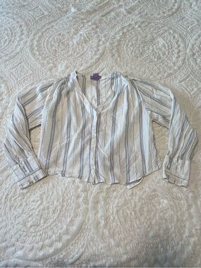 Relaxed Stripe Button-Down Blouse in White & Light Blue Size Large
